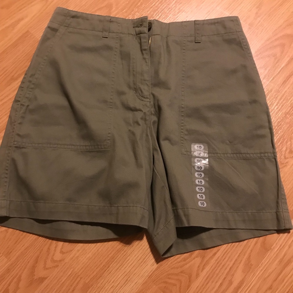 Size 10 Jones New York shorts